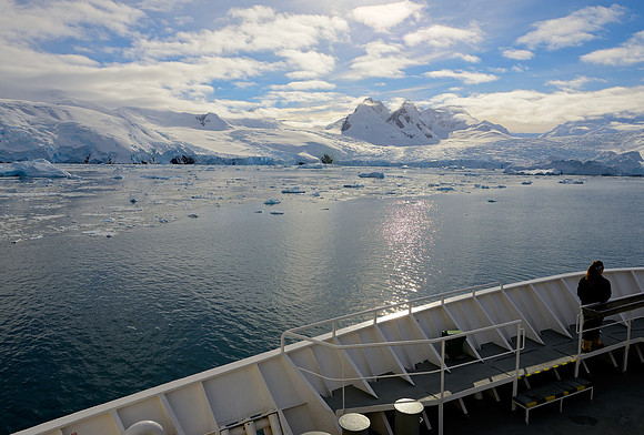 Entering Cierva cove.